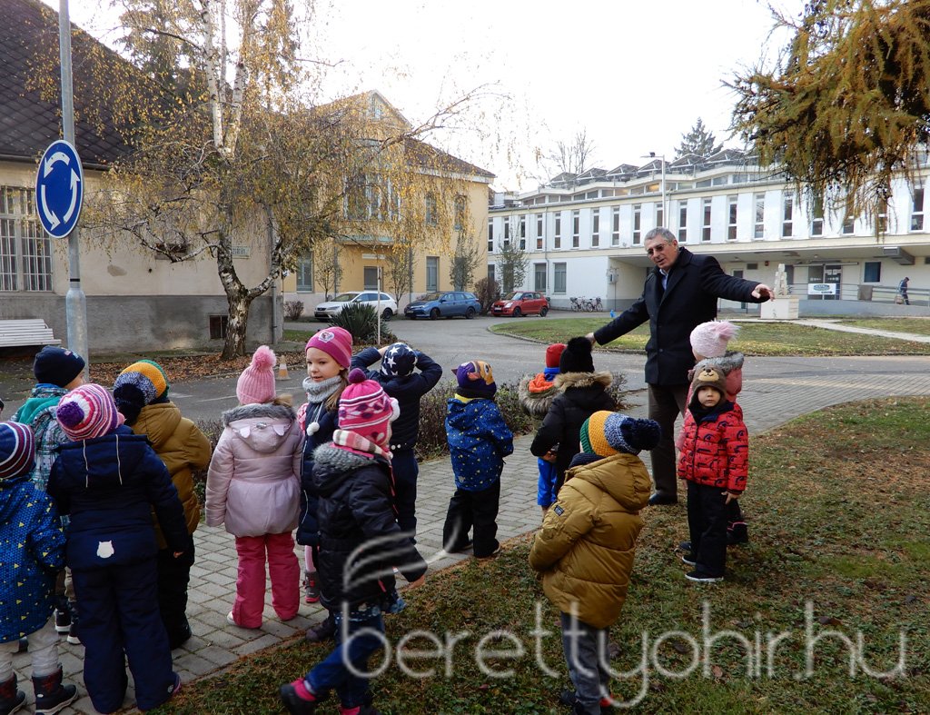 Fenyődíszítés a kórházban 19